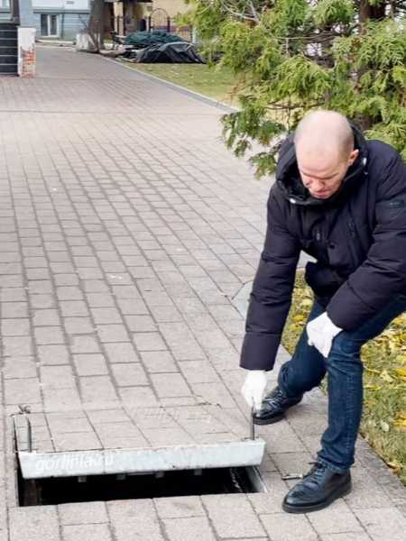 Люки под брусчатку ул. Славянская и Короленко скрытые в мощении тротуаров брусчаткой