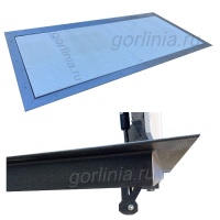 Напольный люк в подвал Стелс - вид открытой дверки с ГВЛВ и кронштейн газлифта снизу